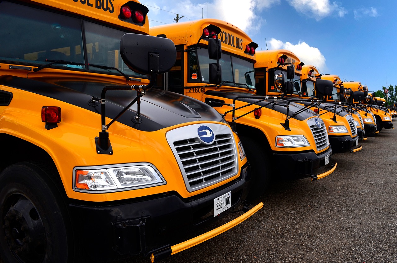 KNPIS school bus with students